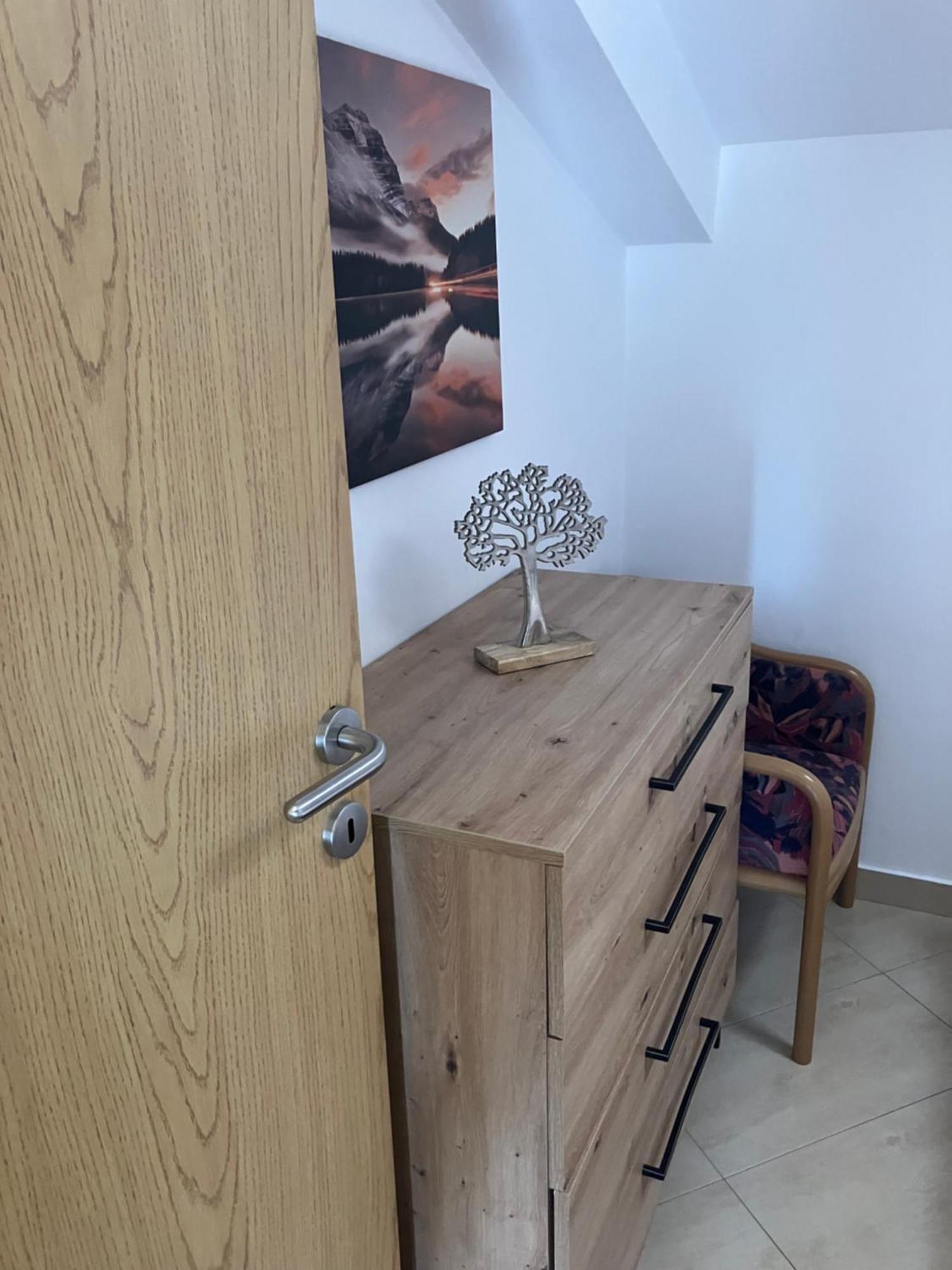 Apartman Voch Zambratija  Zewnętrze zdjęcie