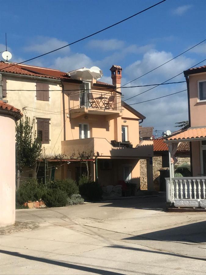 Apartman Voch Zambratija  Zewnętrze zdjęcie